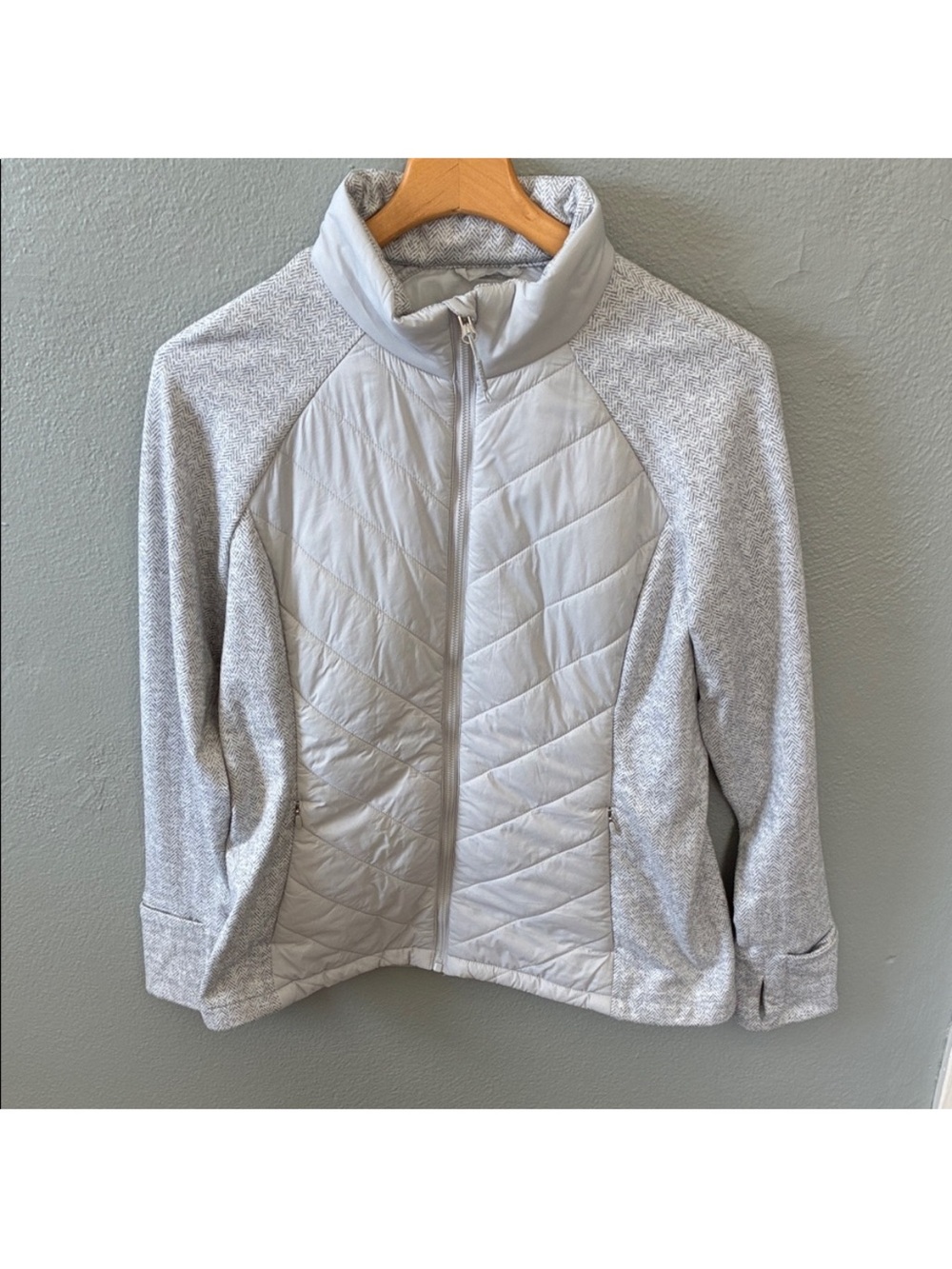 Kyodan Outdoor Gray Chevron Quilted Thumbhole Hybrid Jacket Large
